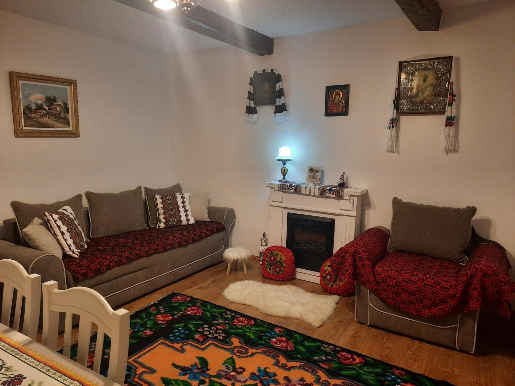 Villa Casa Bunicilor à Ciprian Porumbescu Extérieur photo